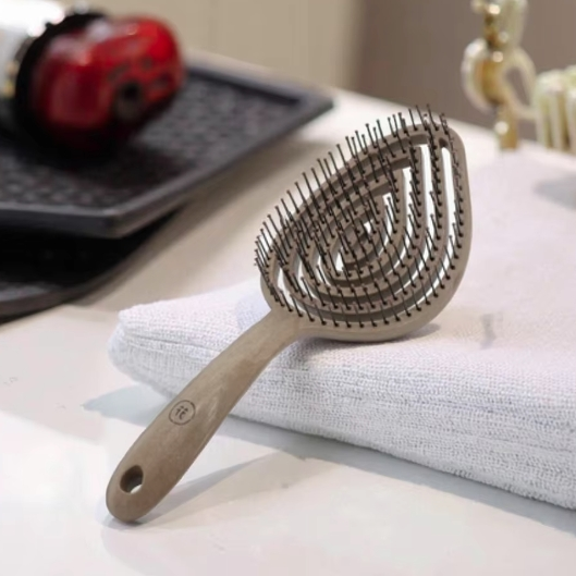 Professional Vented Hair Brush New Design Fashion Wet and Dry Curved Hollow Detangle Comb Reduce Breakage for Women Men Travel
